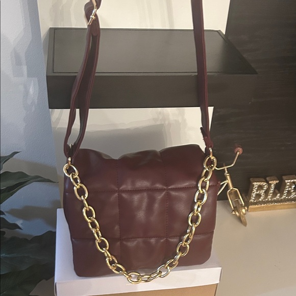 Primark Burgundy Shoulder Bag with Gold Chain NWOT - Picture 4 of 7